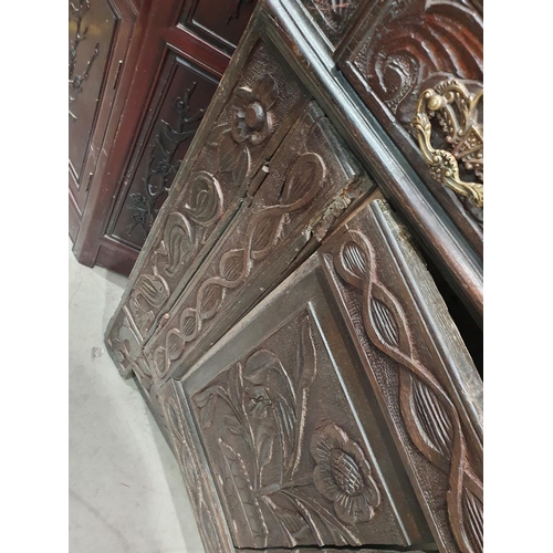 679 - An antique carved oak Tridarn with open bars to the sides of the upper section, fitted a pair of cup... 