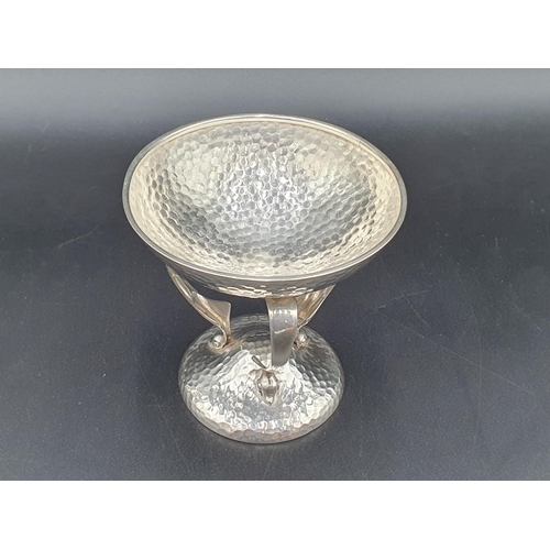 95 - An Edward VII Arts & Crafts silver Pedestal Bowl with hammered design on three scroll supports and d... 