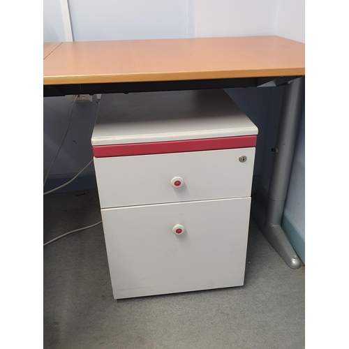 26 - A Modern Corner Office Desk and Extension 2ft 6”High x 6ft 8”Long (Including Extension), x 4ft Deep,... 