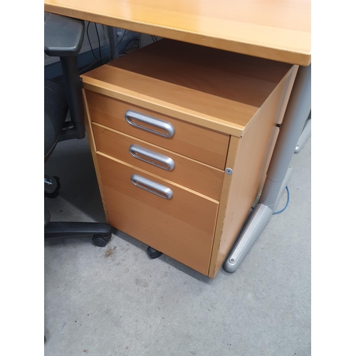 27 - A Modern Corner Office Desk and Extension 2ft 6”High x 6ft 8”Long (Including Extension), x 4ft Deep,... 