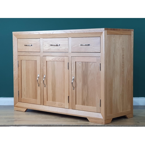 584 - A modern light wood Sideboard fitted drawers and cupboards, 4ft 4in W (R8)