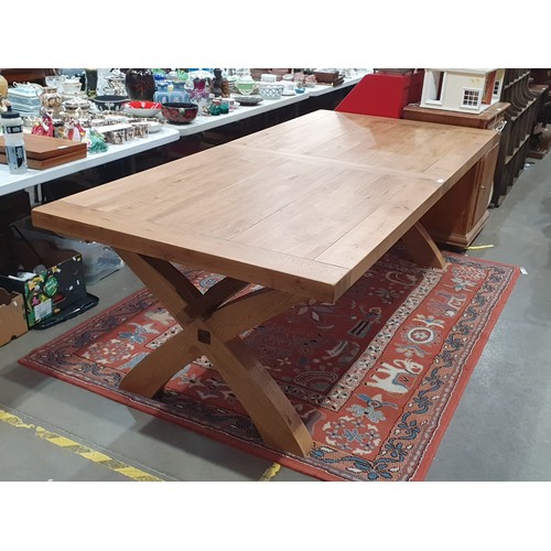 266 - A large good quality oak extending Dining Table with cross frame, connecting stretcher and pegs and ... 