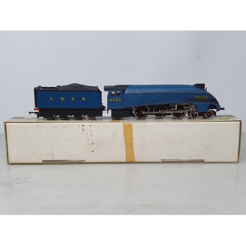 103 - A boxed Wrenn 2210 A4 Locomotive 'Mallard' in LNER blue livery, box E-NM, model NM