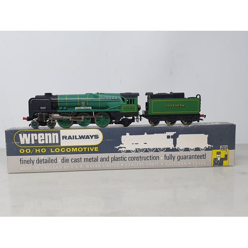 107 - A boxed Wrenn 2237 West Country Class Locomotive 'Lyme Regis in Southern Region green livery, box VG... 