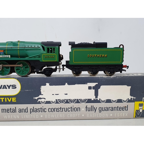 107 - A boxed Wrenn 2237 West Country Class Locomotive 'Lyme Regis in Southern Region green livery, box VG... 