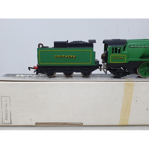 107 - A boxed Wrenn 2237 West Country Class Locomotive 'Lyme Regis in Southern Region green livery, box VG... 