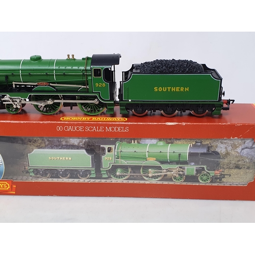 112 - A boxed Hornby 00 gauge R.380 Schools Class Locomotive 'Stowe' in Southern green livery