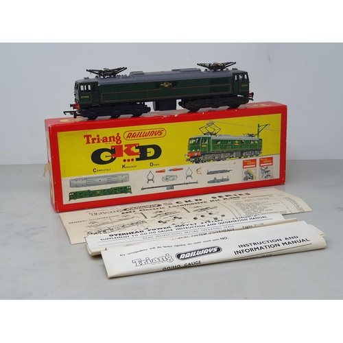 121 - A boxed Triang 00 gauge R.388 EM2 Electric Locomotive with instruction pamphlets