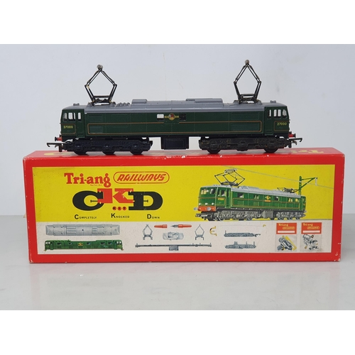 121 - A boxed Triang 00 gauge R.388 EM2 Electric Locomotive with instruction pamphlets