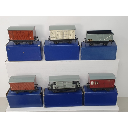 13 - Ten boxed Hornby Dublo BR Wagons, mint in dark blue boxes. All wagons in mint condition, boxes Ex-Nr... 