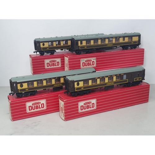 15 - Hornby Dublo rake of four boxed Pullman Coaches, mint condition. Coaches are all in mint condition a... 