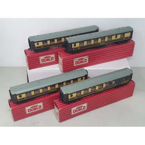 15 - Hornby Dublo rake of four boxed Pullman Coaches, mint condition. Coaches are all in mint condition a... 