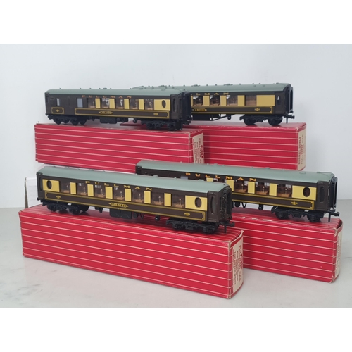 15 - Hornby Dublo rake of four boxed Pullman Coaches, mint condition. Coaches are all in mint condition a... 