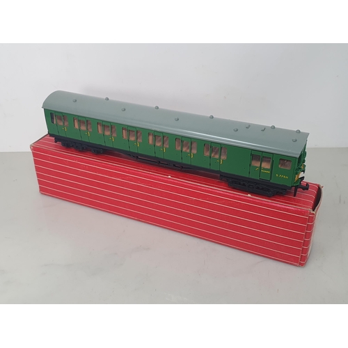 17 - A boxed Hornby Dublo Export 4250 Trailer Coach, unused. Coach in mint condition with no signs of use... 