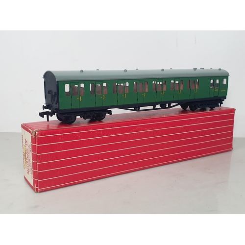 17 - A boxed Hornby Dublo Export 4250 Trailer Coach, unused. Coach in mint condition with no signs of use... 