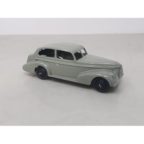 175 - A Dinky Toys 39b grey Oldsmobile, Nr M-M