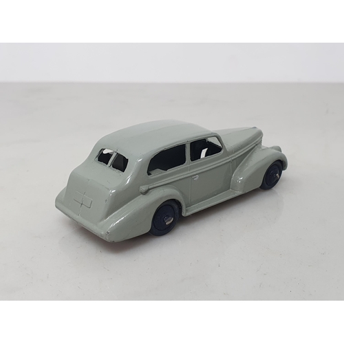 175 - A Dinky Toys 39b grey Oldsmobile, Nr M-M