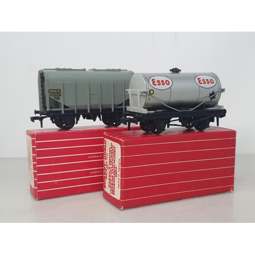 26 - A boxed Hornby Dublo Export 4825 Bulk Grain Wagon and a boxed Export 4876 'Esso' Tank Wagon, unused.... 