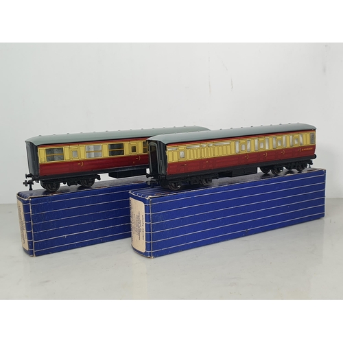 28 - Two Hornby Dublo D11 Coaches, 1/3rd and Brake/3rd. Coaches are the later versions with BR bogies in ... 