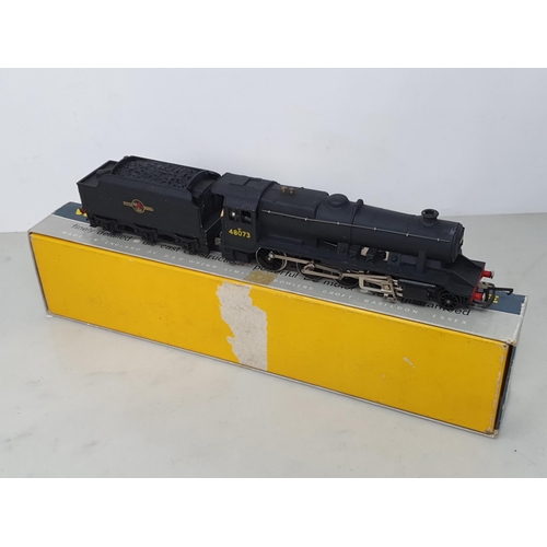 346 - A boxed Wrenn No.2224 8F 2-8-0 Locomotive in B.R. black livery running No.48073, Nr M-M, box VG, tap... 