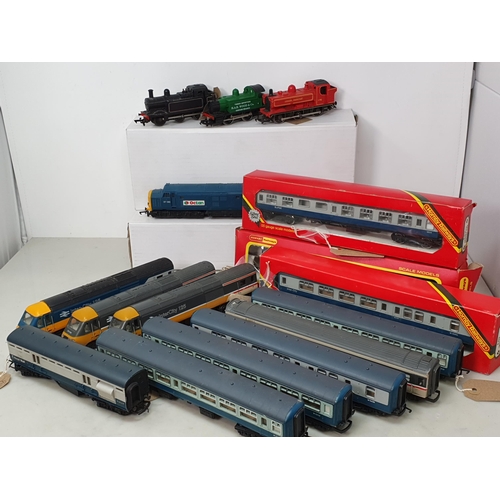 350 - A Hornby Intercity 125 Unit with three boxed Coaches and unboxed Coaches, another Intercity 125 Powe... 