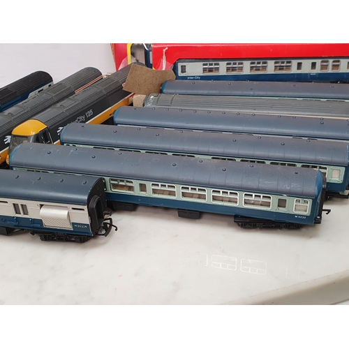 350 - A Hornby Intercity 125 Unit with three boxed Coaches and unboxed Coaches, another Intercity 125 Powe... 