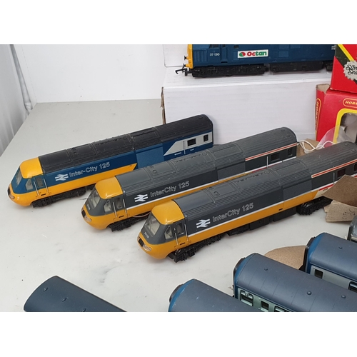 350 - A Hornby Intercity 125 Unit with three boxed Coaches and unboxed Coaches, another Intercity 125 Powe... 