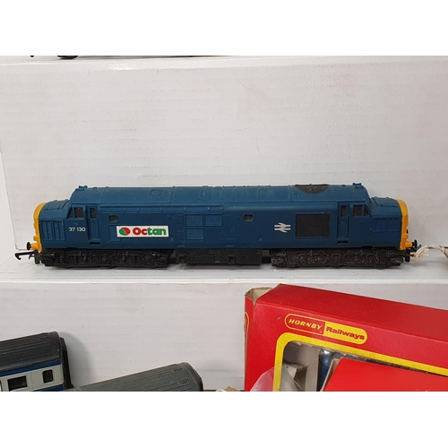 350 - A Hornby Intercity 125 Unit with three boxed Coaches and unboxed Coaches, another Intercity 125 Powe... 