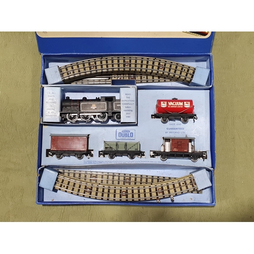 52 - A boxed Hornby Dublo EDG17 Tank Goods Set, mint with literature. Late version with the Vacuum Tanker... 