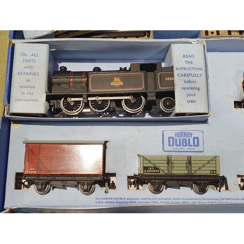 52 - A boxed Hornby Dublo EDG17 Tank Goods Set, mint with literature. Late version with the Vacuum Tanker... 