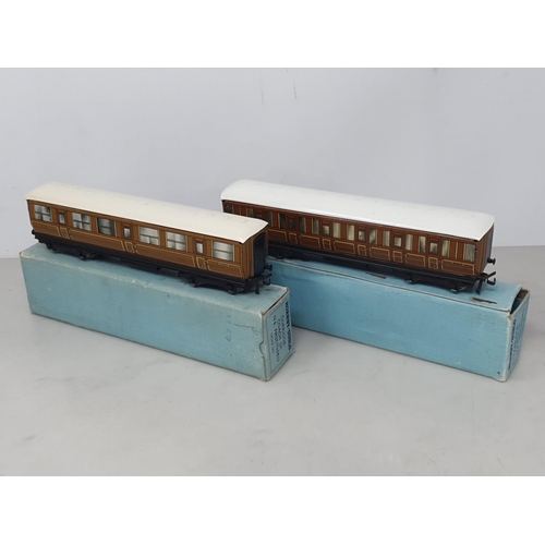 6 - A pair of D1 LNER 1/3rd Corridor Coaches with pale blue boxes. Both coaches in mint condition in 1/4... 