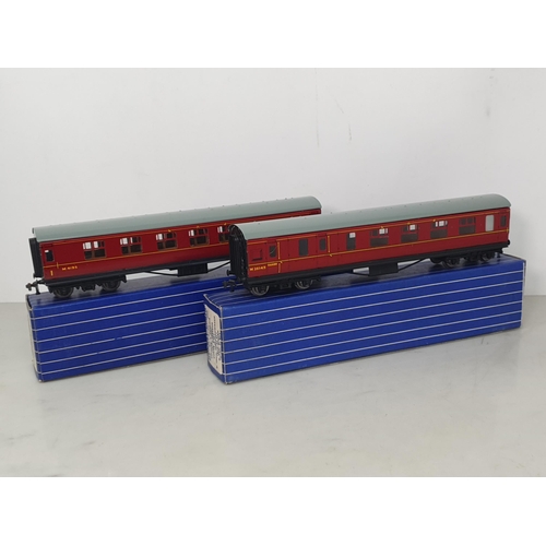 60 - Two boxed Hornby Dublo D22 Corridor Coaches with metal wheels, mint. Both coaches are in mint condit... 