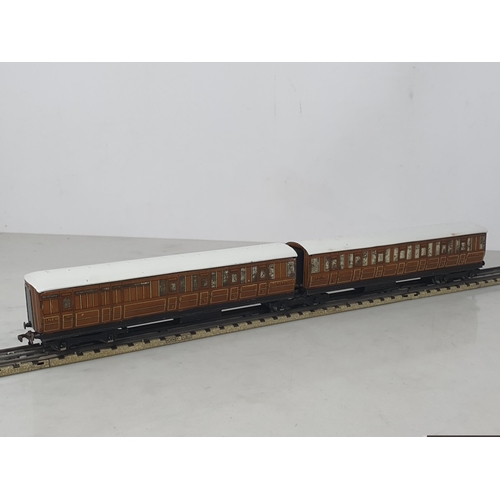 66 - A Hornby Dublo post-war Articulated Coach Set. Very good condition, roofs have been repainted