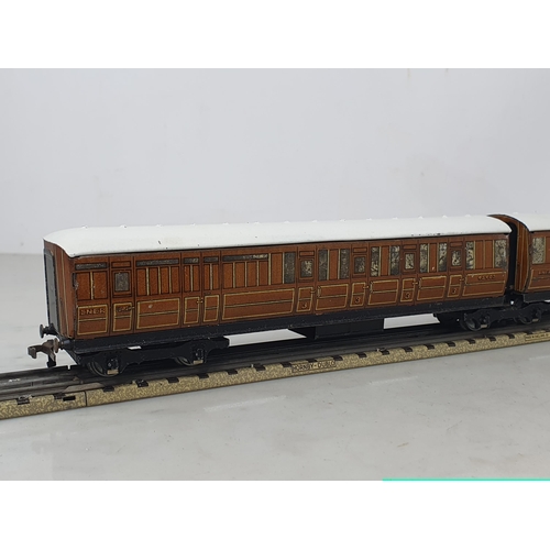 66 - A Hornby Dublo post-war Articulated Coach Set. Very good condition, roofs have been repainted