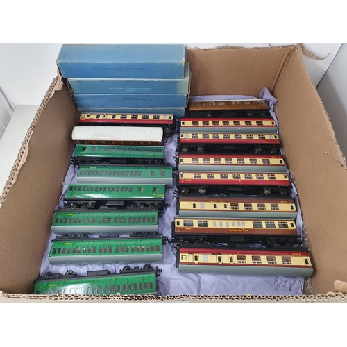 67 - Four boxed Hornby Dublo LMS Coaches and 16 unboxed Coaches, all excellent condition, boxes fair to g... 