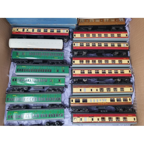 67 - Four boxed Hornby Dublo LMS Coaches and 16 unboxed Coaches, all excellent condition, boxes fair to g... 