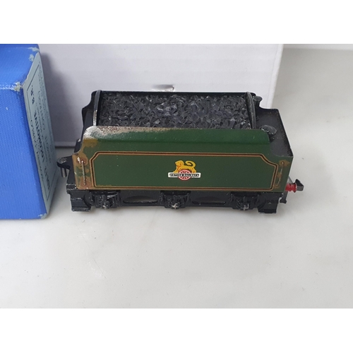 79 - A boxed Hornby Dublo EDL1 'Sir Nigel Gresley' with boxed D1 Tender dated 1/49, and a boxed EDL12 glo... 