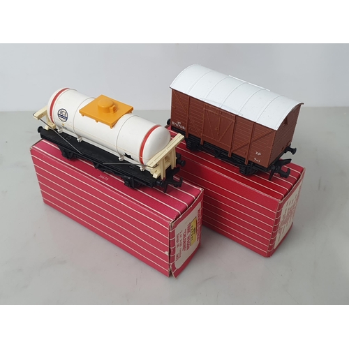 8 - Hornby Dublo Export 4475 Ventilated Van and Export 4875 'Chlorine' Tank Wagon, unused and boxed. Bot... 