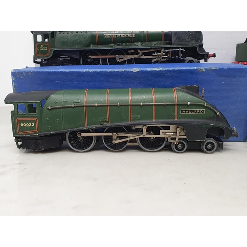 80 - Two boxed Hornby Dublo EDL12 'Duchess of Montrose', one with boxed Tender the other unboxed, and a b... 