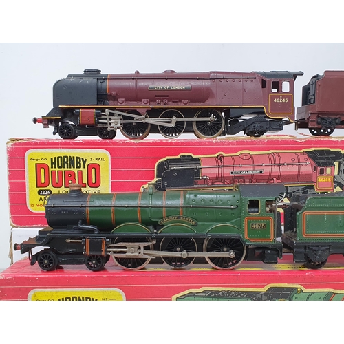 89 - A boxed Hornby Dublo 2221 'Cardiff Castle' Locomotive and a boxed 2226 'City of London' Locomotive (... 