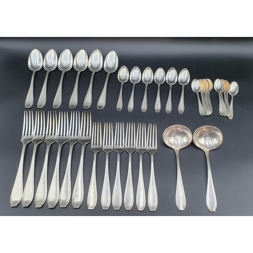 118 - A Set of George V silver Art Deco Cutlery for six with reeded stems, London 1933, Viz: Dinner and De... 