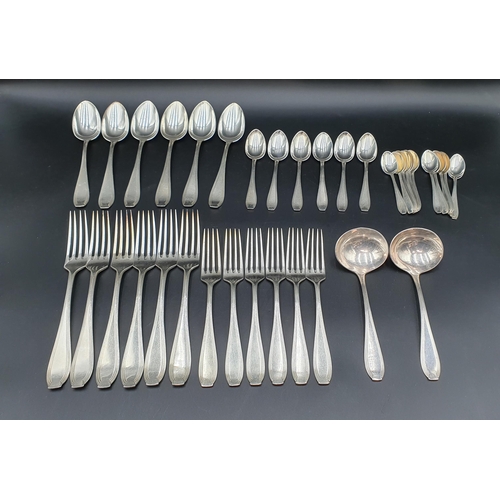 118 - A Set of George V silver Art Deco Cutlery for six with reeded stems, London 1933, Viz: Dinner and De... 