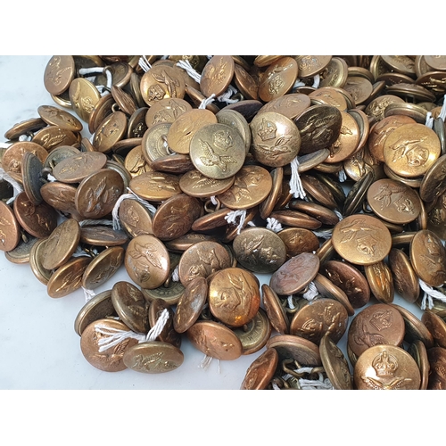 805 - A large quantity of brass R.A.F. Buttons