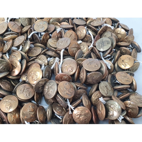 805 - A large quantity of brass R.A.F. Buttons