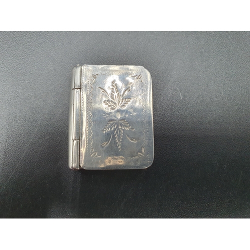 82 - A George III silver small Box with leafage engraved lid, Birmingham 1816, maker: Cocks & Bettridge