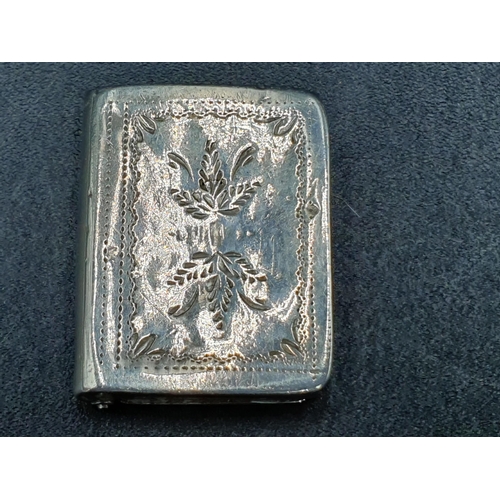 82 - A George III silver small Box with leafage engraved lid, Birmingham 1816, maker: Cocks & Bettridge