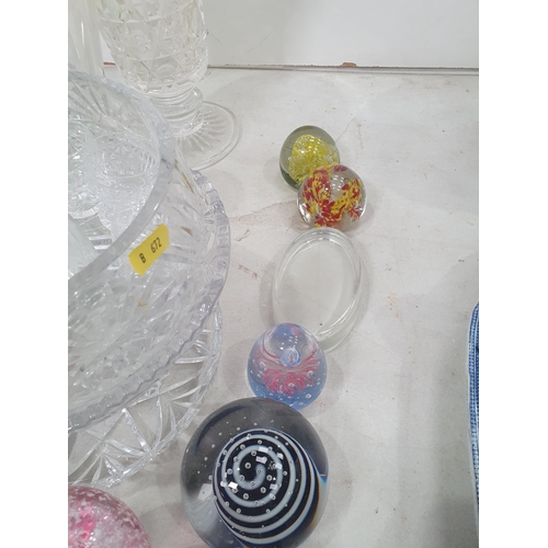 335 - quantity of glass Vases, Bowls and Paperweights (R5)