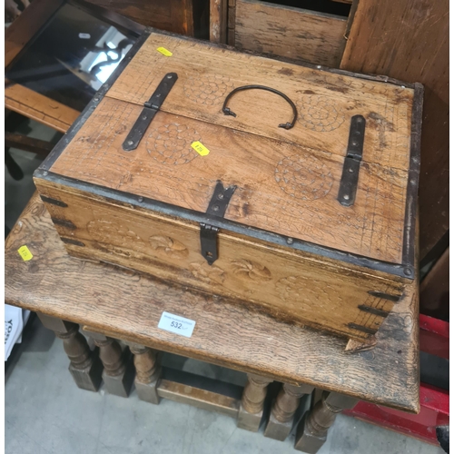 532 - A Nest of oak Occasional Tables and a hardwood Box (R6)