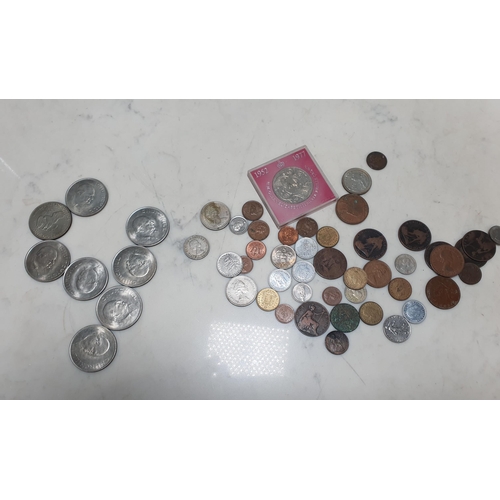 538 - A small collection of British and World Coins, to include a Decimal Coin Wallet, commemorative Crown... 