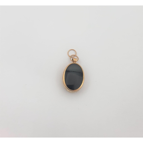 201 - A 9ct gold Fob set landscape agate and black onyx, approx 11.60gms